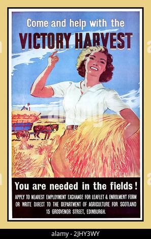 WW2 FEMMES LAND ARMY WLA 1942 UK femmes Land Army propagande poster de recrutement avec femme blonde de forme souriante tenant plein de blé récolté, 'venez aider avec la MOISSON DE LA VICTOIRE' 'vous êtes nécessaire dans les champs!' Ministère de l'Agriculture de l'Écosse. 1940s Seconde Guerre mondiale Seconde Guerre mondiale WW2 Banque D'Images
