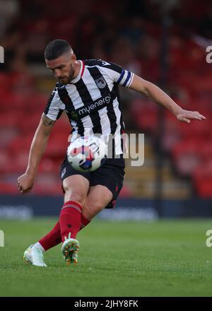 Cleethorpes, Angleterre, 19th juillet 2022. Luke Waterfall de Grimsby Town pendant le match de pré-saison au Blundell Park, Cleethorpes. Le crédit photo devrait se lire: Jonathan Moscrop / Sportimage Banque D'Images