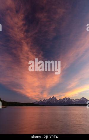 Coucher de soleil spectaculaire sur la chaîne de Teton, parc national de Grand Teton, Wyoming Banque D'Images