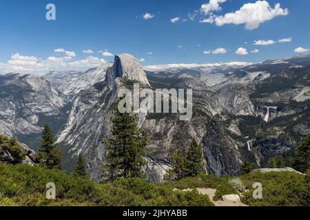 Half Dome, Nevada Fall et Vernal Fall de Glacier point, parc national de Yosemite, Californie Banque D'Images