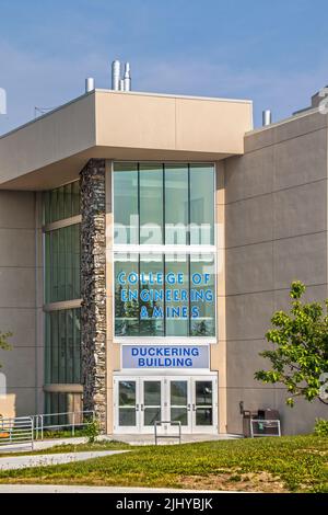 2022 06 27 Fairbanks Alaska - Duckering Building - College of Engineering and Mines de l'Université de l'Alaska Fairbanks en été Banque D'Images