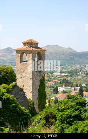 Tour de l'horloge dans la forteresse historique dans la ville de Stari Bar près de la nouvelle ville de Bar. Monténégro, Europe Banque D'Images