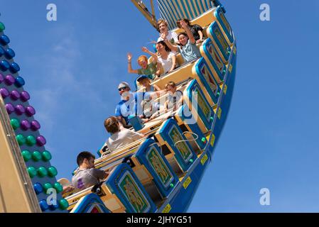 Oglesby, Illinois - États-Unis - 19 juillet 2022: Promenade de carnaval au festival d'amusement d'Oglesby à Oglesby, Illinois. Banque D'Images