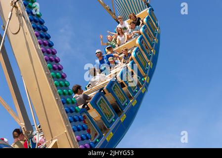 Oglesby, Illinois - États-Unis - 19 juillet 2022: Promenade de carnaval au festival d'amusement d'Oglesby à Oglesby, Illinois. Banque D'Images