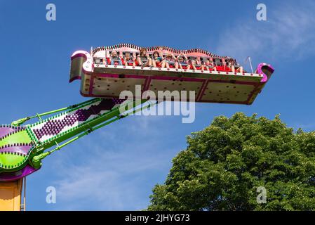 Oglesby, Illinois - États-Unis - 19 juillet 2022: Promenade de carnaval au festival d'amusement d'Oglesby à Oglesby, Illinois. Banque D'Images