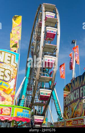 Oglesby, Illinois - États-Unis - 19 juillet 2022: Promenade de carnaval au festival d'amusement d'Oglesby à Oglesby, Illinois. Banque D'Images