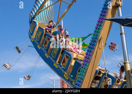 Oglesby, Illinois - États-Unis - 19 juillet 2022: Promenade de carnaval au festival d'amusement d'Oglesby à Oglesby, Illinois. Banque D'Images