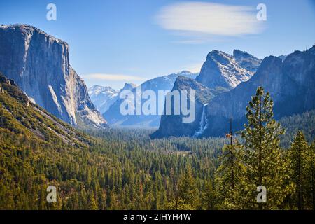 Tunnel de Yosemite vue sur les superbes montagnes en début de matinée Banque D'Images