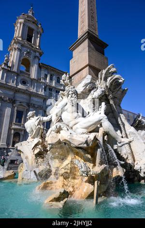 Fontana dei Quattro Fiumi (Fontaine des quatre fleuves), conçue par Gian Lorenzo Bernini en 1651. Sur la Piazza Navona. Rome, Italie Banque D'Images