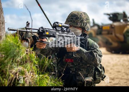 République de Corée les Marines, avec le bataillon de véhicules amphibies d'assaut de 1st, division marine de 1st, tiennent un exercice d'assaut amphibie, faisant partie de l'entraînement multinational de la Rim du Pacifique à la station du corps marin de Bellows, à 14 juillet 2022, à Waimanalo, à Hawaï. Banque D'Images