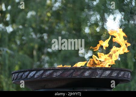 Flamme éternelle, feu constamment en feu, symbole de la mémoire. Banque D'Images