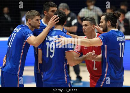 Bologne, Italie. 21st juillet 2022. Exultation de l'équipe de France au cours de la Ligue des Nations de Volleyball Homme - quart de finale - France contre Japon, Intenationals de Volleyball à Bologne, Italie, 21 juillet 2022 Credit: Agence de photo indépendante/Alamy Live News Banque D'Images