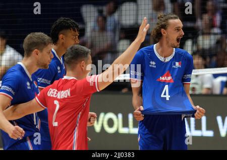 Bologne, Italie. 21st juillet 2022. Exultation de Jean Patry (FRA) pendant la Ligue des Nations de Volleyball Homme - quart de finale - France contre Japon, Intenationals de Volleyball à Bologne, Italie, 21 juillet 2022 crédit: Agence de photo indépendante/Alamy Live News Banque D'Images