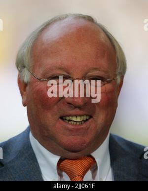 ARCHIVFOTO ZUM TOD VON UWE SEELER AM 21.7.2022 FUSSBALL 1. Bundesliga , Hambourg , 24.09.2005 Hamburger SV - FC Bayern Muenchen 2-0 Uwe SEELER Liga7 , 7.Spieltag07 , Saison0506 © Peter Schatz / Alamy Live News Banque D'Images