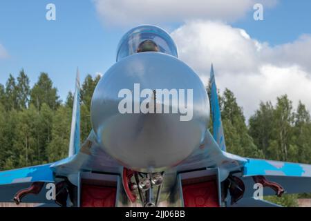 SIAULIAI / LITUANIE - 27 juillet 2019: Armée de l'air ukrainienne Sukhoi su-27 avion de chasse exposition statique à l'air spectacle faucon Wings 2019 à Siauliai A Banque D'Images