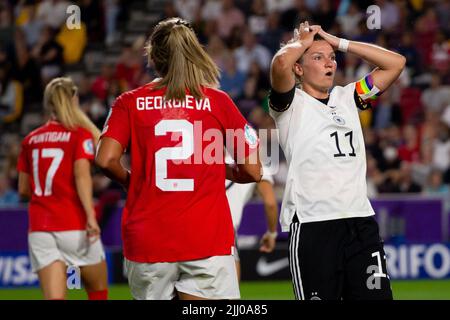 Alexandra Popp, de l'Allemagne gestes lors du match de finale du Championnat d'Europe des femmes de l'UEFA entre l'Allemagne et l'Autriche au stade communautaire Brentford, à Brentford, le jeudi 21st juillet 2022. (Credit: Federico Maranesi | MI News) Credit: MI News & Sport /Alay Live News Banque D'Images