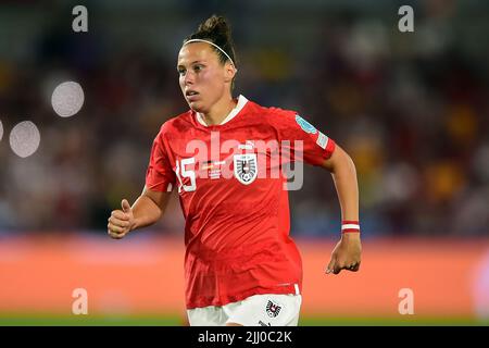 Londres, Royaume-Uni. 21st juillet 2022. Nicole Billa d'Autriche les femmes regarde sur. UEFA Women's Euro England 2022, quart de finale match, Germany Women contre Austria Women au Brentford Community Stadium de Londres le jeudi 21st juillet 2022. Cette image ne peut être utilisée qu'à des fins éditoriales. Utilisation éditoriale uniquement, licence requise pour une utilisation commerciale. Aucune utilisation dans les Paris, les jeux ou les publications d'un seul club/ligue/joueur. photo par Steffan Bowen/Andrew Orchard sports photographie/Alay Live news crédit: Andrew Orchard sports photographie/Alay Live News Banque D'Images