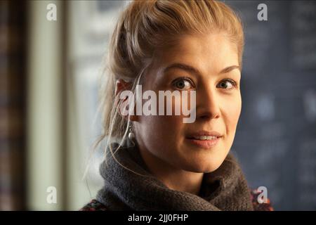 ROSAMUND PIKE, LA FIN DU MONDE, 2013 Banque D'Images