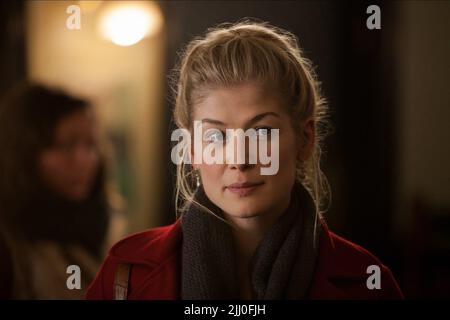 ROSAMUND PIKE, LA FIN DU MONDE, 2013 Banque D'Images