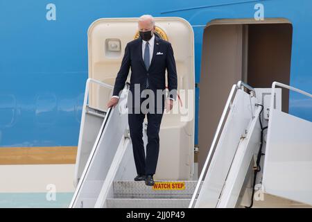 Le président américain Joe Biden débarque de la Force aérienne One à la base aérienne de Yokota sur 22 mai 2022 à Tokyo, au Japon. Le président AMÉRICAIN Joe Biden est sur la deuxième étape d'un voyage pour renforcer les alliances américaines en Asie. Credit: Hitoshi Katanoda/AFLO/Alay Live News Banque D'Images