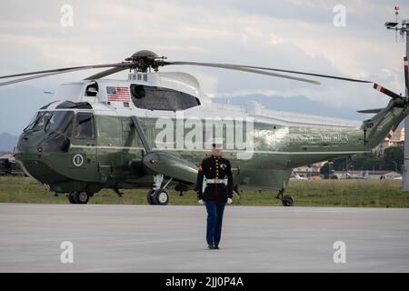 Le président américain Joe Biden est à bord de Marine One à la base aérienne de Yokota sur 22 mai 2022 à Tokyo, au Japon. Le président AMÉRICAIN Joe Biden est sur la deuxième étape d'un voyage pour renforcer les alliances américaines en Asie. Credit: Hitoshi Katanoda/AFLO/Alay Live News Banque D'Images