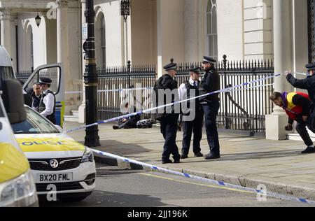 Londres, Angleterre, Royaume-Uni. Des policiers métropolitains ont été affectés à un incident dans le centre de Londres Banque D'Images