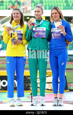 Hayward Field, Eugene, Oregon, États-Unis. 19th juillet 2022. (G-D) Yaroslava Mahuchikh (UKR), Eleanor Patterson (AUS), Elena Vallortigara (ITA), 19 JUILLET 2022 - Athlétisme : Championnat du monde de l'IAAF cérémonie de la Médaille du saut en hauteur des femmes de l'Oregon 2022 à Hayward Field, Eugene, Oregon, États-Unis. Crédit: Naoki Nishimura/AFLO SPORT/Alay Live News Banque D'Images