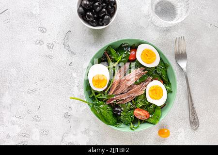 Salade française niçoise. Banque D'Images