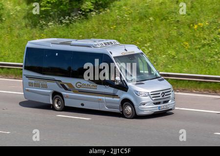 GOLDLINE Executive Travel 2020 Mercedes Benz White Sprinter 516 CDI 2143cc automatique, location de bus urbain, mini bus de luxe, minibus 16 places, voyager sur l'autoroute M61, Royaume-Uni Banque D'Images