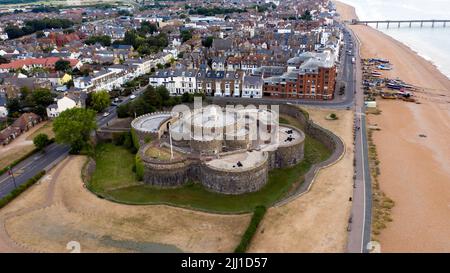 Vue aérienne du château de Deal en direction de l'est, vers le centre-ville Banque D'Images