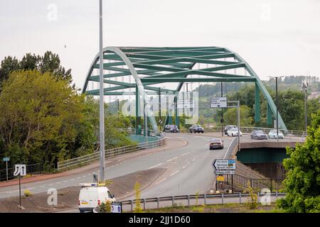 Newcastle upon Tyne Angleterre: 18th mai 2022: Vue sur le pont Scotswood avec circulation. Banque D'Images