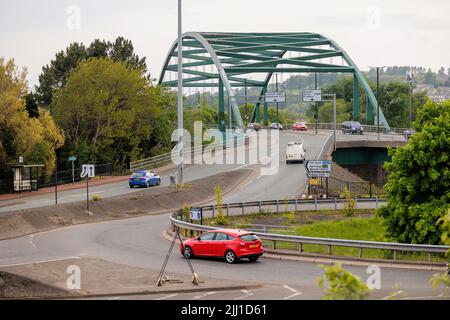 Newcastle upon Tyne Angleterre: 18th mai 2022: Vue sur le pont Scotswood avec circulation. Banque D'Images