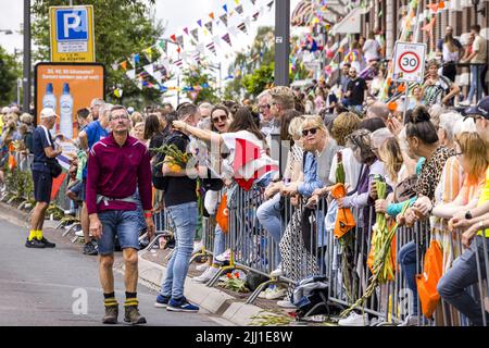 2022-07-22 11:46:38 NIMÈGUE - les premiers marcheurs sur la via Gladiola pendant le dernier jour des Marches de quatre jours de Nimègue. La marche a duré un jour plus court que d'habitude en raison de la chaleur. ANP ROB ENGELAR pays-bas sortie - belgique sortie Banque D'Images