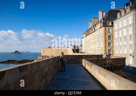 Saint Malo, France - 15 octobre 2021 : la partie du bastion Saint-Philippe. Le bastion date de 1714, époque de la deuxième croissance de Saint Malo. Banque D'Images