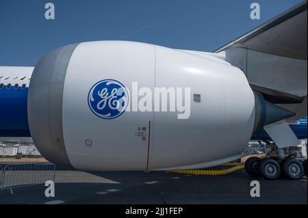 Farnborough International Airshow, 18 juillet 2022, Hampshire, Angleterre, Royaume-Uni. Gros plan sur le boîtier du moteur du turboventilateur à forte dérivation General Electric GE9X sur le démonstrateur Boeing 777X au salon de l'aéronautique. Banque D'Images