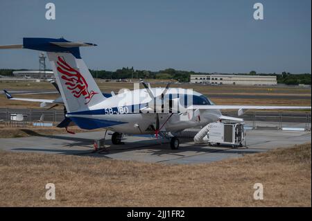 Farnborough International Airshow, 18 juillet 2022, Hampshire, Angleterre, Royaume-Uni. Piaggio P 180 Avanti EVO 5B-JBO exposé au salon Trade Airshow. Banque D'Images