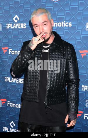 LOS ANGELES - JUL 18 : J Balvin au « Players Party » des fanatiques du MLBPA x à la City Market social House sur 18 juillet 2022 à Los Angeles, CA (photo de Katrina Jordanie/Sipa USA) Banque D'Images