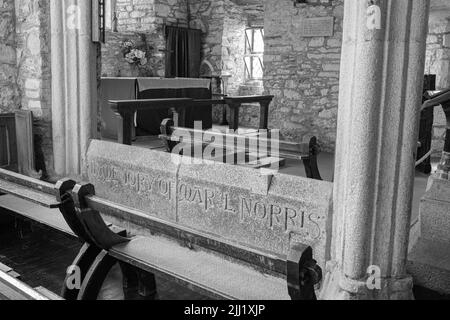 Intérieur de l'église St Wynwallow (St Winwalaus). L'église, la plus méridionale de l'Angleterre, date du 12th siècle et est classée Grade 1. Banque D'Images