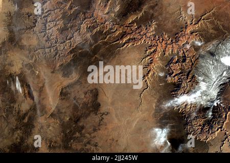 Sur 3 avril 2017, l'appareil photo EarthKAM, contrôlé par les étudiants, à bord de la Station spatiale internationale, a pris cette photo d'une cible favorite -- le Grand Canyon -- depuis l'orbite basse de la Terre. La caméra est à bord de l'avant-poste en orbite depuis le début de la première expédition de la station spatiale en novembre 2000 et soutient environ quatre missions par an. La mission 58 commence à l'automne 2017, et les élèves et enseignants du collège intéressés peuvent s'inscrire sur le site Web EarthKAM. Le programme Sally Ride Earth Knowledge acquis par les élèves de l'école secondaire (Sally Ride EarthKAM) offre un opp éducatif unique Banque D'Images