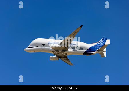 RAF Fairford, Gloucestershire, Royaume-Uni - 16 juillet 2022 : un Airbus A330-743L BelugaXL au Royal International Air Tattoo, RAF Fairford, Gloucestershire, Royaume-Uni Banque D'Images