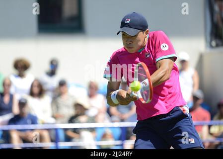 Brandon Nakashima (États-Unis) sur le premier court du Rothesay International tennis, Devonshire Park, Eastbourne, Royaume-Uni. 20th juin 2022. Il a battu Jay Clarke (GB) Banque D'Images