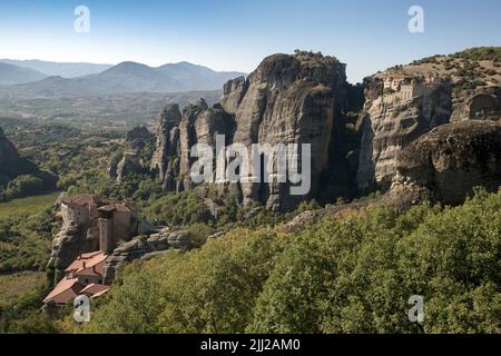 Mystérieux accroché sur des rochers monastères byzantins de Meteora, Grèce Banque D'Images