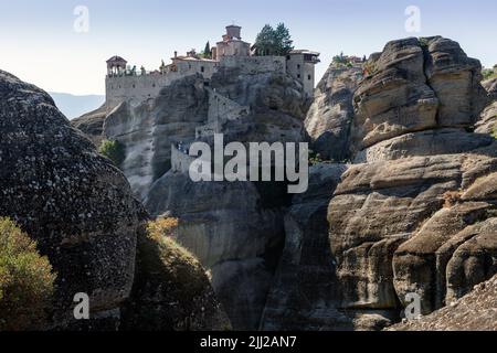 Le mystérieux monastère de Rousanou situé sur les rochers de Meteora en Grèce Banque D'Images