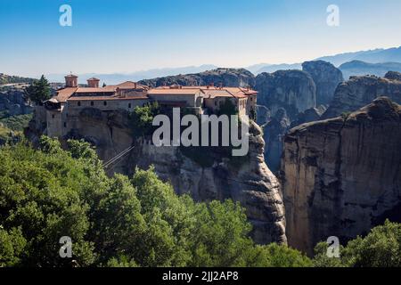 Le monastère byzantin de Varlaam est situé sur les rochers de Meteora en Grèce Banque D'Images