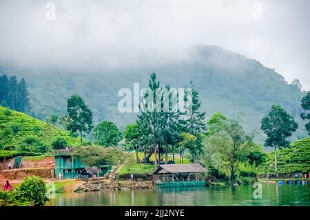 Le lac Sembuwatta est une attraction touristique située à Elkaduwa, dans le quartier de Matale, au Sri Lanka Banque D'Images