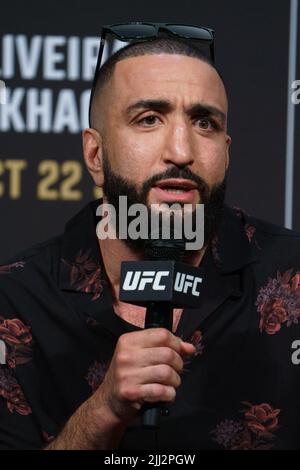 Londres, Royaume-Uni. 22nd juillet 2022. LONDRES, Royaume-Uni - JUILLET 22 : le combattant américain de l'UFC, Belal Muhammad, interagit avec les médias lors de la conférence de presse de l'UFC 280 : Oliveira v Makhachev à l'Arena O2 sur 22 juillet 2022, à Greenwich, Londres, Royaume-Uni. (Photo de Scott Garfitt/PxImages) Credit: PX Images/Alay Live News Banque D'Images