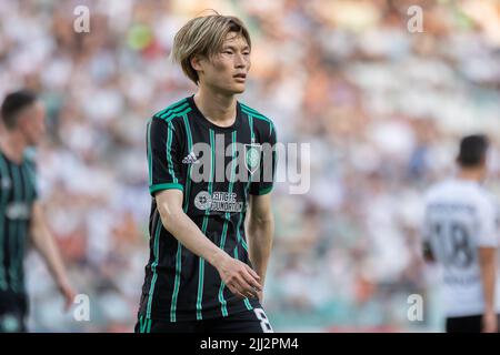 Varsovie, Pologne. 20th juillet 2022. Kyogo Furuhashi du Celtic FC vu en action pendant le match amical entre Legia Warszawa et le Celtic FC au Maréchal Jozef Pilsudski Legia Warsaw Municipal Stadium. Ce match a été le dernier de la carrière d'Artur Boruc (le gardien de but a joué dans le passé pour Legia Warszawa et Celtic FC). Score final; Legia Warszawa 2:2 Celtic FC. Crédit : SOPA Images Limited/Alamy Live News Banque D'Images