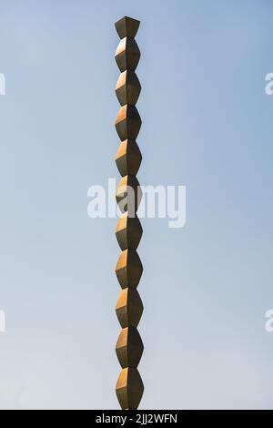 La colonne sans fin (colonne de l'infini ou Coloana Infinitului) faite par Constantin Brancusi Banque D'Images