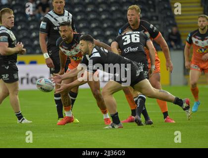 Hull, Royaume-Uni. 22nd juillet 2022. Jake Connor de Hull FC passant la balle Hull FC V Castleford Tigers vendredi 22nd juillet 2022 MKM Stadium, Hull, Royaume-Uni Super League crédit: Craig Cresswell/Alay Live News crédit: Craig Cresswell/Alay Live News Banque D'Images