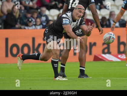 Hull, Royaume-Uni. 22nd juillet 2022. Danny Houghton de Hull FC passer la balle Hull FC V Castleford Tigers vendredi 22nd juillet 2022 MKM Stadium, Hull, Royaume-Uni Super League crédit: Craig Cresswell/Alay Live News crédit: Craig Cresswell/Alay Live News Banque D'Images